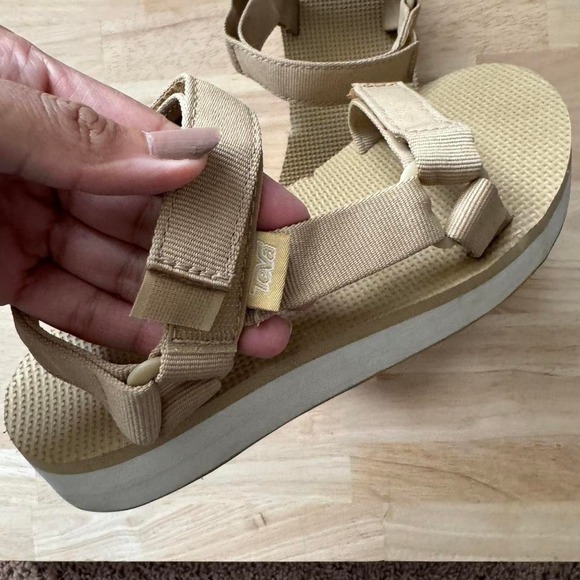 Tan White Teva Midform Sandal Size 7 - Picture 2 of 7